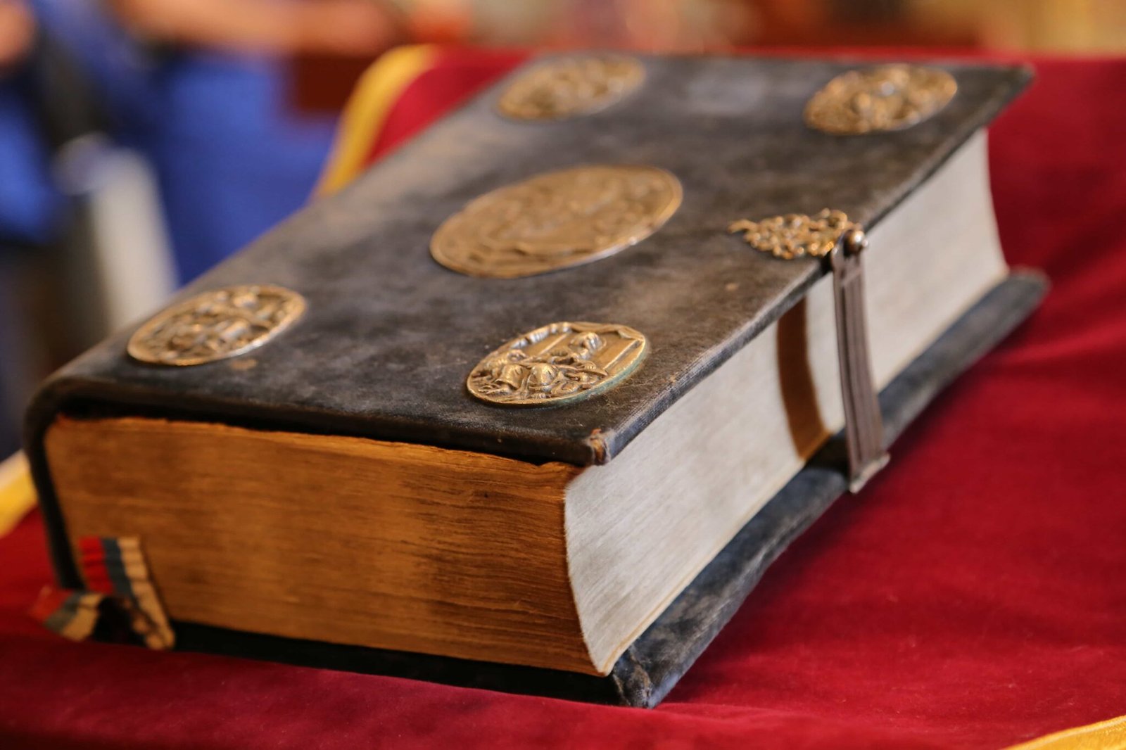 ¿Cuál es el libro que está en el centro de la Biblia? - Religion Realm